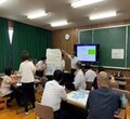 本校教職員がグループワークのまとめを発表する様子