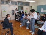 片岡さんに質問をする中学部生徒