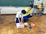 心肺蘇生をしている生徒①