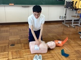 心肺蘇生をしている生徒②