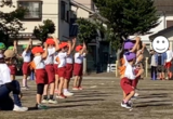 オープニングで「Everybody　say TOMATO」を踊っている様子