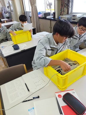 R6３年実習電気１