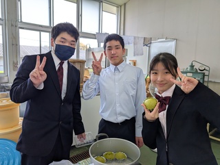 「産業社会と人間」蒸しパン作り
