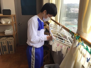 干す