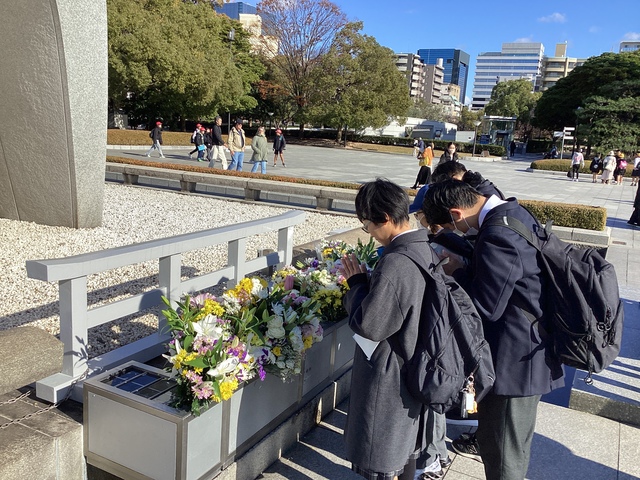 平和慰霊碑