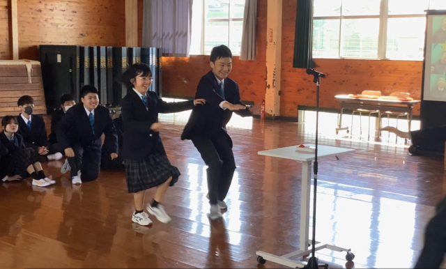 学校紹介クイズの様子②