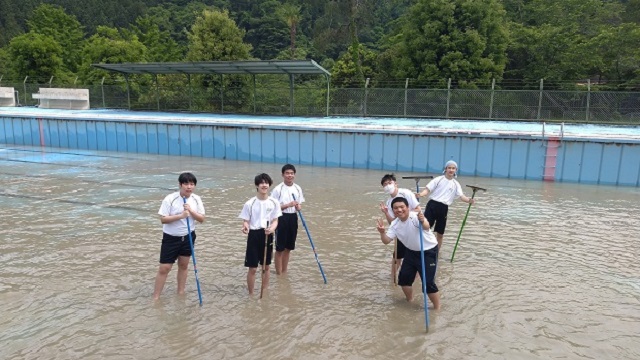 プール掃除１