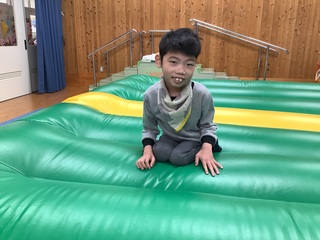 ぶんぶん3 エアトランポリン