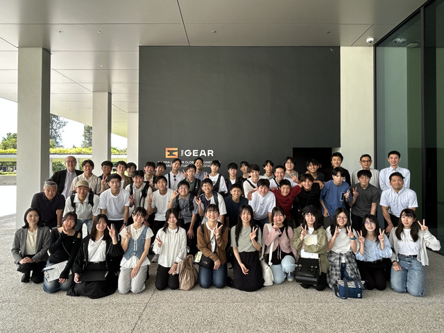 「The GEAR」前にて