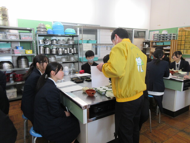 R7-0220-食品系１年「緑茶講座」1