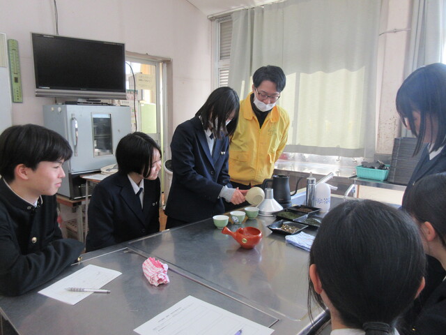 R7-0220-食品系１年「緑茶講座」2