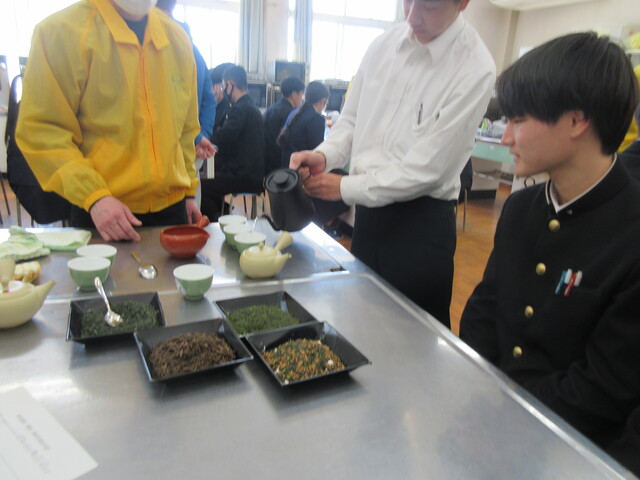 R8-0220-食品系１年「緑茶講座」3