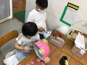 かかしを作っている様子①