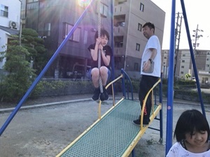 ターザンロープで遊んでいる様子２