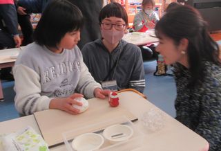 重長アナと話しながら作っています