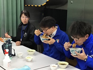 夕食の様子