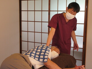 施術体験(首・肩)