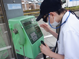 公衆電話の⑤に印を発見