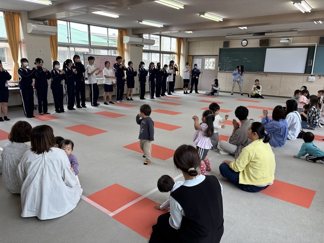 自己紹介と手遊び