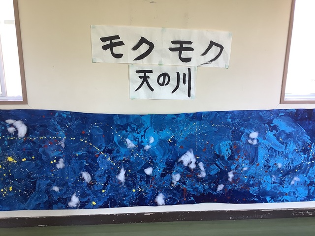 雲に見立てた綿を付けました