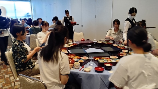 楽しい夕食の時間です