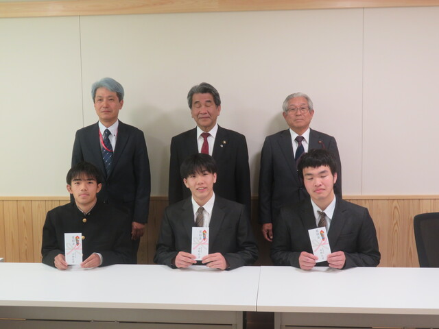 同窓会奨励賞贈呈式①