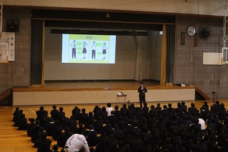 全校集会