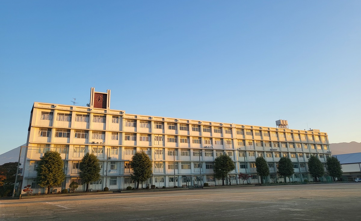 校舎（朝）
